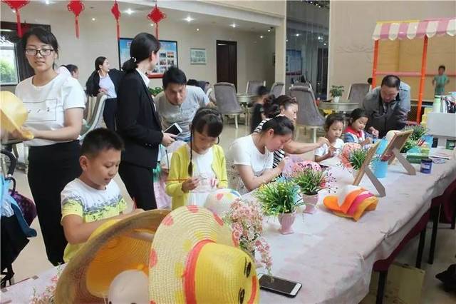 夏日风尚，创意绽放——新龙·御都国际缤纷草帽DIY活动圆满落幕